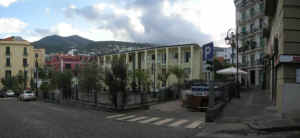Piazza3.JPG (72940 byte)